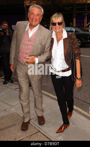 Leigh Lawson et Twiggy aka Twiggy Lawson assister au vernissage de "Linda McCartney : dans la vie des photographies de Phillips de Pury Banque D'Images