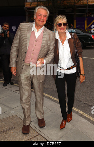 Leigh Lawson et Twiggy aka Twiggy Lawson assister au vernissage de "Linda McCartney : dans la vie des photographies de Phillips de Pury Banque D'Images