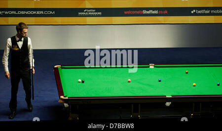 03.05.2013 - Sheffield, Angleterre - Judd Trump en action contre Ronnie O'Sullivanin le World Snooker Championship, demi-finale 2e session, à l'théâtre Crucible le 3 mai 2013 à Sheffield, Angleterre (meilleur de 33 frames -chaque session de 8 images) Banque D'Images