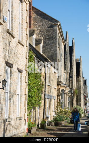 WITNEY, Oxfordshire, UK. Maisons sur Church Green dans le centre-ville. L'année 2013. Banque D'Images