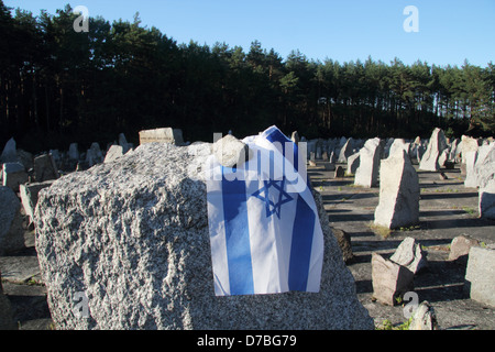 Drapeau israélien commémorant les victimes de l'holocauste juif au camp d'extermination de Treblinka en Pologne Banque D'Images