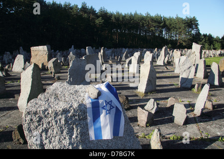 Drapeau israélien commémorant les victimes de l'holocauste juif au camp d'extermination de Treblinka en Pologne Banque D'Images