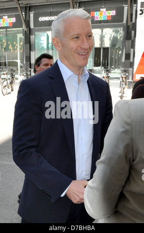 Anderson Cooper Upfront CTV 2011 Conférence de presse - l'extérieur des arrivées Toronto, Canada - 02.06.11 Banque D'Images