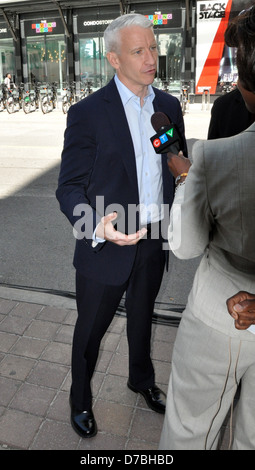 Anderson Cooper Upfront CTV 2011 Conférence de presse - l'extérieur des arrivées Toronto, Canada - 02.06.11 Banque D'Images