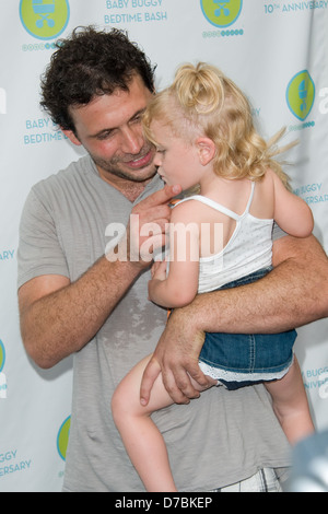 Jeremy Sisto et fille Charlie Sisto coucher Baby Buggy Wollman Rink tenue à bash dans Central Park - New York des arrivées à l'intérieur Banque D'Images