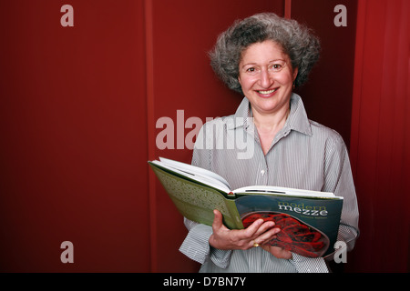 Annissa Helou, chef et auteur de livre de cuisinier spécialisé dans la cuisine du Moyen-Orient. Banque D'Images