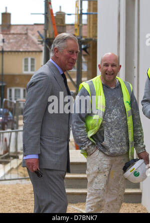 Photo:Jeff Gilbert. 2004/2005, Dorset, England, UK. 3 mai, 2013. Le Prince Charles d'une visite guidée de la village de Dorset dans le cadre de son 20e anniversaire de la visite en 2004/2005 qu'il mis au point près de Dorchester, au sud-ouest de l'Angleterre. Banque D'Images