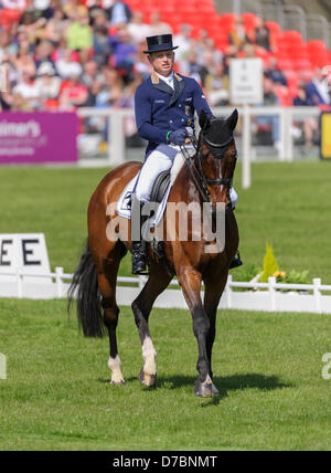 Badminton, UK. 3e mai 2013. Champion du Monde en titre Michael Jung et LEOPIN FST - La phase de dressage de la Mitsubishi Motors Badminton Horse Trials, vendredi 3 mai 2013 Crédit : Nico Morgan / Alamy Live News Banque D'Images