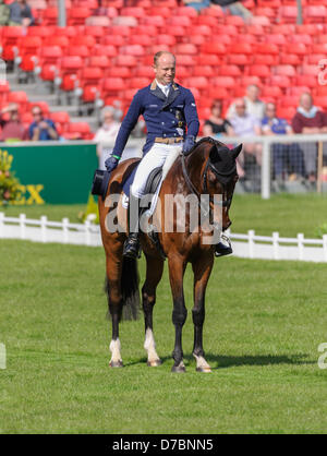 Badminton, UK. 3e mai 2013. Champion du Monde en titre Michael Jung et LEOPIN FST - La phase de dressage de la Mitsubishi Motors Badminton Horse Trials, vendredi 3 mai 2013 Crédit : Nico Morgan / Alamy Live News Banque D'Images