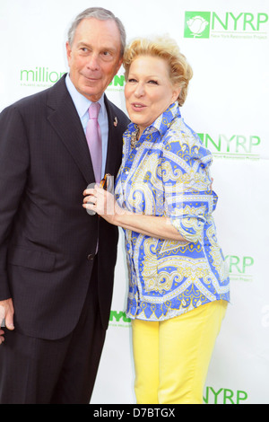 Bette Midler, Bette Midler maire Bloomberg's New York Restoration Project, le dixième rapport annuel de printemps pique-nique à Gracie Mansion Nouveau Banque D'Images