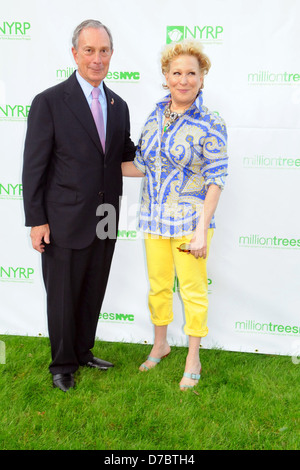 Bette Midler, Bette Midler maire Bloomberg's New York Restoration Project, le dixième rapport annuel de printemps pique-nique à Gracie Mansion Nouveau Banque D'Images