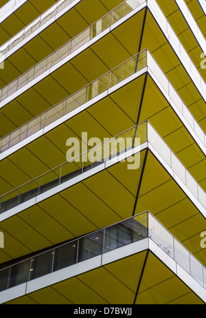 Une abstraite de balcons à un bâtiment moderne de Londres. Banque D'Images