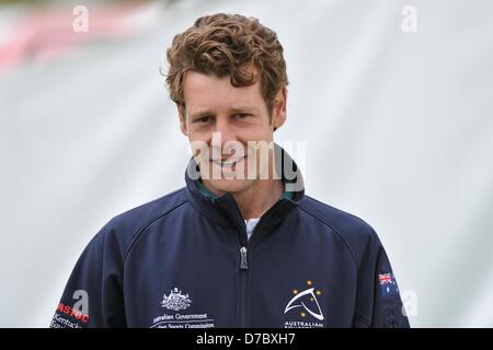 Badminton, UK. 3e mai 2013. Christopher Burton [AUS] mène après la première journée de compétition à la Mitsubishi Motors Badminton Horse Trials. La Mitsubishi Motors Badminton Horse Trials ont lieu entre le 2e et 6e du mois de mai 2013. Photo par Stephen Bartholomew/Alamy Live News Banque D'Images