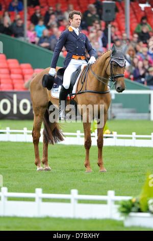 Badminton, UK. 3e mai 2013. Christopher Burton [AUS] équitation Holstein Park Leilani mène après la première journée de compétition à la Mitsubishi Motors Badminton Horse Trials. La Mitsubishi Motors Badminton Horse Trials ont lieu entre le 2e et 6e du mois de mai 2013. Photo par Stephen Bartholomew/Alamy Live News Banque D'Images