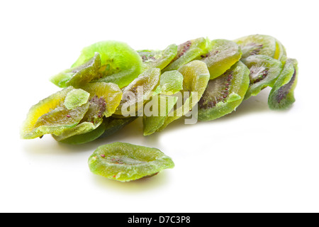 Kiwi fruits secs. Isolé sur fond blanc Banque D'Images