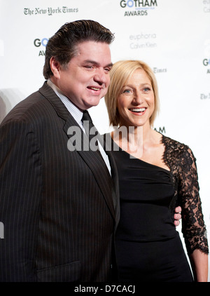 Oliver Platt et Edie Falco 21e Congrès annuel de l'IFP Gotham Independent Film Awards - Arrivals New York City, USA - 28.11.11 Banque D'Images