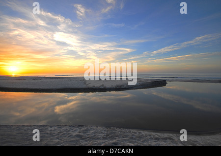 Beau Soleil sur une plage déserte de la côte Pacifique du Panama Banque D'Images