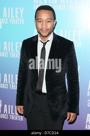 John Legend Alvin Ailey American Dance Theater Gala Soirée d'ouverture des arrivées - New York City, USA - 30.11.11 Banque D'Images