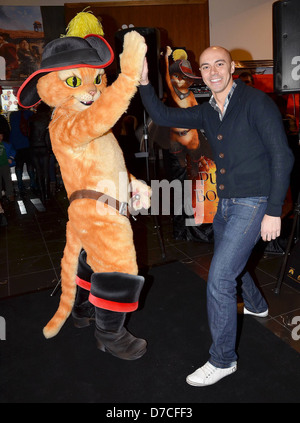 Ray Shah & Chat Botté, à l'Irish première de "Chat Botté" au Savoy Arrivées - Dublin, Irlande - 29.11.11 Banque D'Images