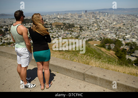 Les touristes Twin Peaks san francisco Banque D'Images