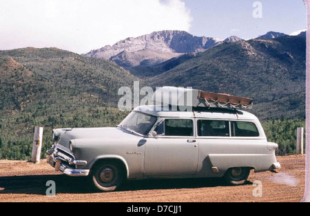 05320015 1951 Ford Ranch Wagon Banque D'Images