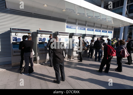 Billetterie auto à London Bridge station de train Banque D'Images