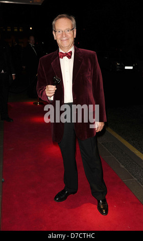 Lord Jeffrey Archer arrive au Rainbow Trust Jubilé d'argent de la balle, l'Hôtel Savoy. Londres, Angleterre - 13.10.11 Banque D'Images