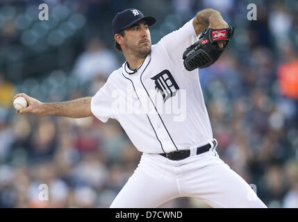 30 avril 2013 - Detroit, Michigan, États-Unis d'Amérique - 30 Avril 2013 : le lanceur partant des Detroit Tigers Justin Verlander (35) livre pitch au cours de l'action jeu MLB entre les Twins du Minnesota et les Tigers de Detroit à Comerica Park à Detroit, Michigan. Les Tigres défait les jumeaux 6-1. Banque D'Images