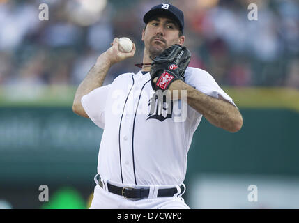 30 avril 2013 - Detroit, Michigan, États-Unis d'Amérique - 30 Avril 2013 : le lanceur partant des Detroit Tigers Justin Verlander (35) livre pitch au cours de l'action jeu MLB entre les Twins du Minnesota et les Tigers de Detroit à Comerica Park à Detroit, Michigan. Les Tigres défait les jumeaux 6-1. Banque D'Images