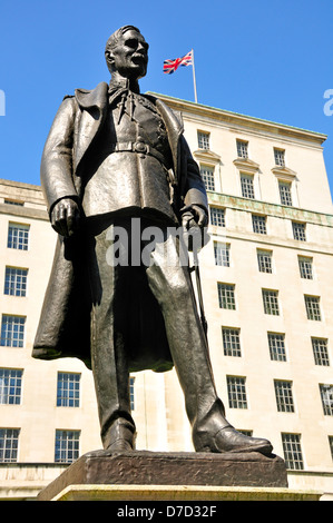 Londres, Angleterre, Royaume-Uni. Statue de Lord Hugh Trenchard à Victoria Embankment Gardens Banque D'Images