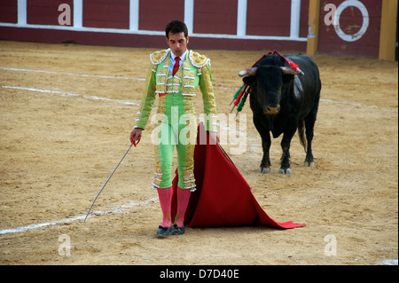 Torero Jose Maria Manzanares lors d'une corrida dans les arènes de Fuengirola, Costa del Sol, Espagne. Banque D'Images