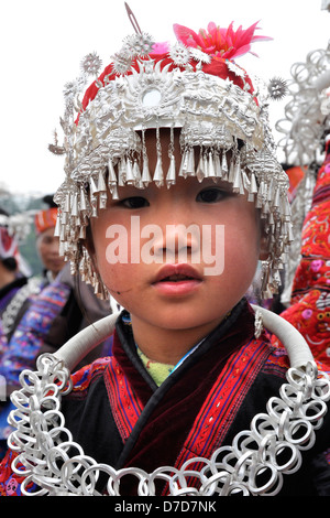 La Chine, la province du Guizhou, village Shidong, tribu Miao, Sister's parade de repas Banque D'Images