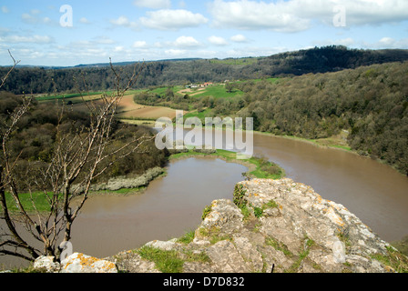 Rivière Wye de wintours leap sur le sentier offas dyke près de chepstow english frontière galloise. Banque D'Images