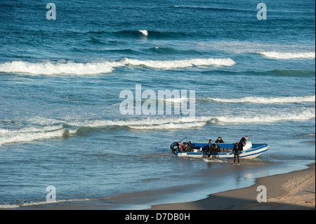 Bateau sur la plage, Tofo (Mozambique) Banque D'Images