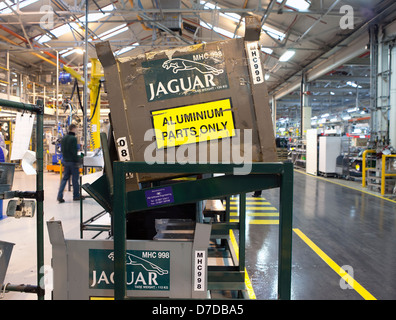 À l'intérieur de l'usine Jaguar de Castle Bromwich en voiture, sur la ligne de production de la nouvelle F-type Voiture de sport. 12 mars, 2013 Banque D'Images