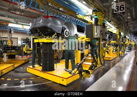 À l'intérieur de l'usine Jaguar de Castle Bromwich en voiture, sur la ligne de production de la nouvelle F-type Voiture de sport. 12 mars, 2013 Banque D'Images