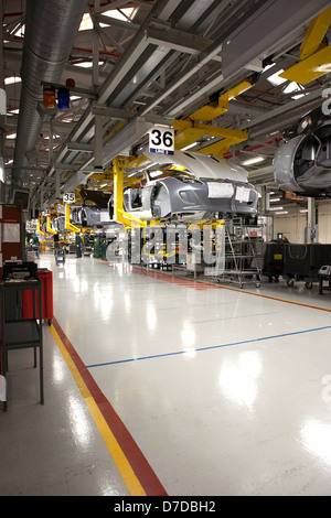 À l'intérieur de l'usine Jaguar de Castle Bromwich en voiture, sur la ligne de production de la nouvelle F-type Voiture de sport. 12 mars, 2013 Banque D'Images