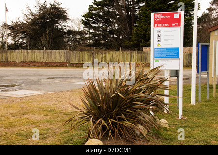 Beach point information publiée à St Helens Beach sur l'île de Wight de l'administration et l'information sur la sécurité Banque D'Images