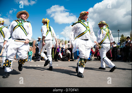 Morris dancing Upton sur Severn folk festival, au Royaume-Uni. Banque D'Images