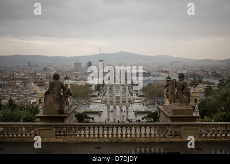 Vue sur la Plaça de les cascades du Museu Nacional d'Art de Catalogne - Barcelone, Espagne. Banque D'Images