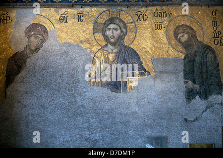 Vierge Marie, Jésus et Jean le Baptiste, la Deesis Mosaic (12e siècle) dans l'église Sainte-Sophie, Istanbul, Turquie Banque D'Images