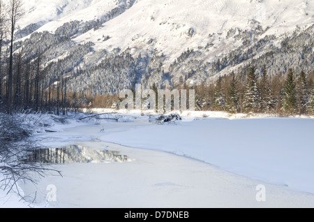 Lac couvert de neige près d'Anchorage en Alaska Banque D'Images