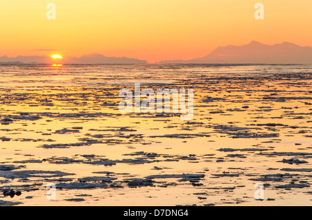 Coucher du soleil sur l'extérieur de Turnagain Arm, Anchorage, Alaska Banque D'Images