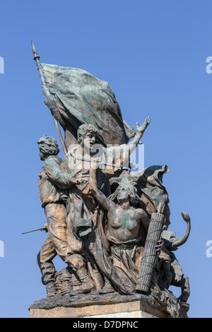 Statue sur Monumento a Vittorio Emanuele II sur la Piazza Venise, Rome, Italie Banque D'Images