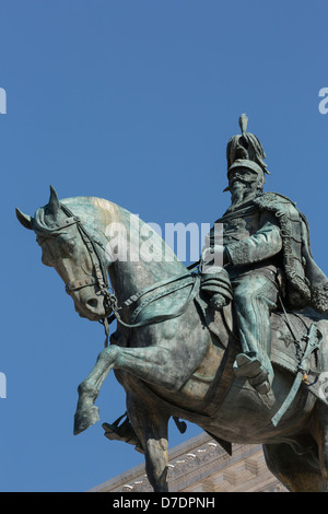 Statue sur Monumento a Vittorio Emanuele II sur la Piazza Venise, Rome, Italie Banque D'Images