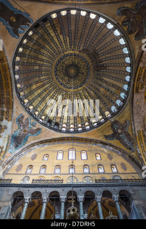 Angel mosaïques et coupole de Sainte-sophie, Istanbul, Turquie Banque D'Images