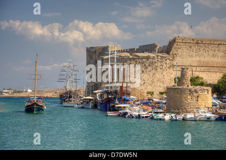 Château médiéval et du port de Kyrenia, Chypre. Banque D'Images