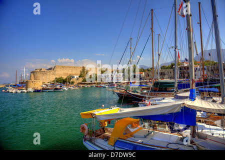 Château médiéval et vieux port de Kyrenia, Chypre. Banque D'Images