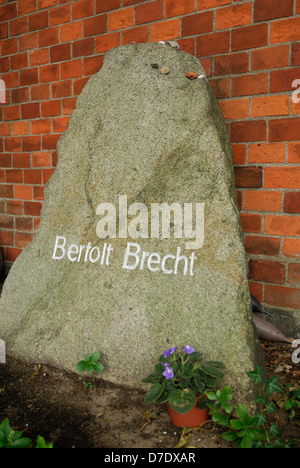 Tombe du cimetière de Dorotheenstadt Bertolt Brecht à Berlin Allemagne. Banque D'Images