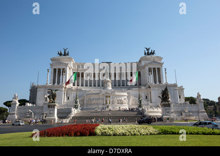 ROME - Le 18 août : les touristes visiter Monumento a Vittorio Emanuele II Le Augıst 18, 2012 sur la Piazza Venise, Rome, Italie. Banque D'Images